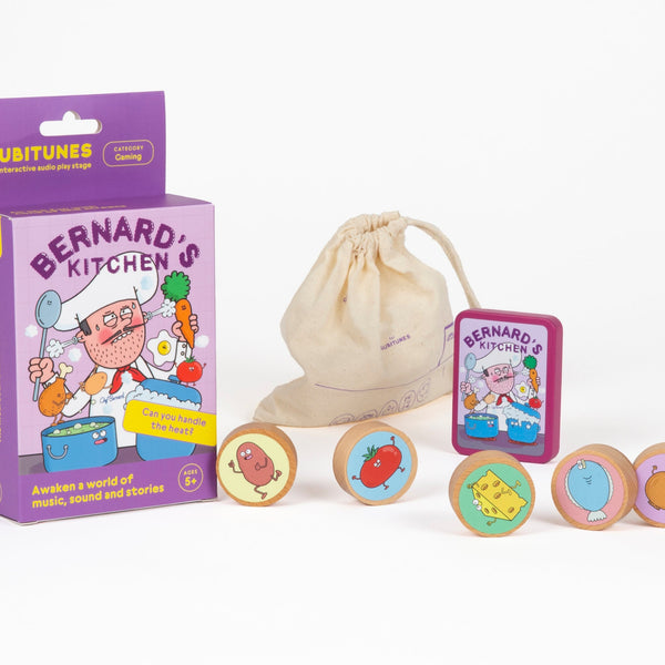 Bernard’s Kitchen žaidimo dėžutė, medžiaginis maišelis, žaidimo kortelė ir penkios medinės maisto kaladėlės